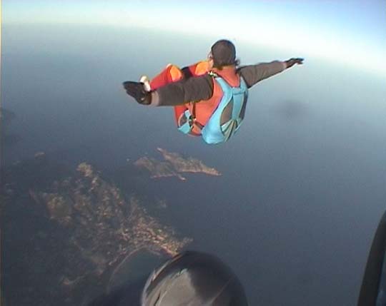 http://www.ohg82er.de/bilder/JoergWagner/skydive/Korsika2002Clip24.jpg